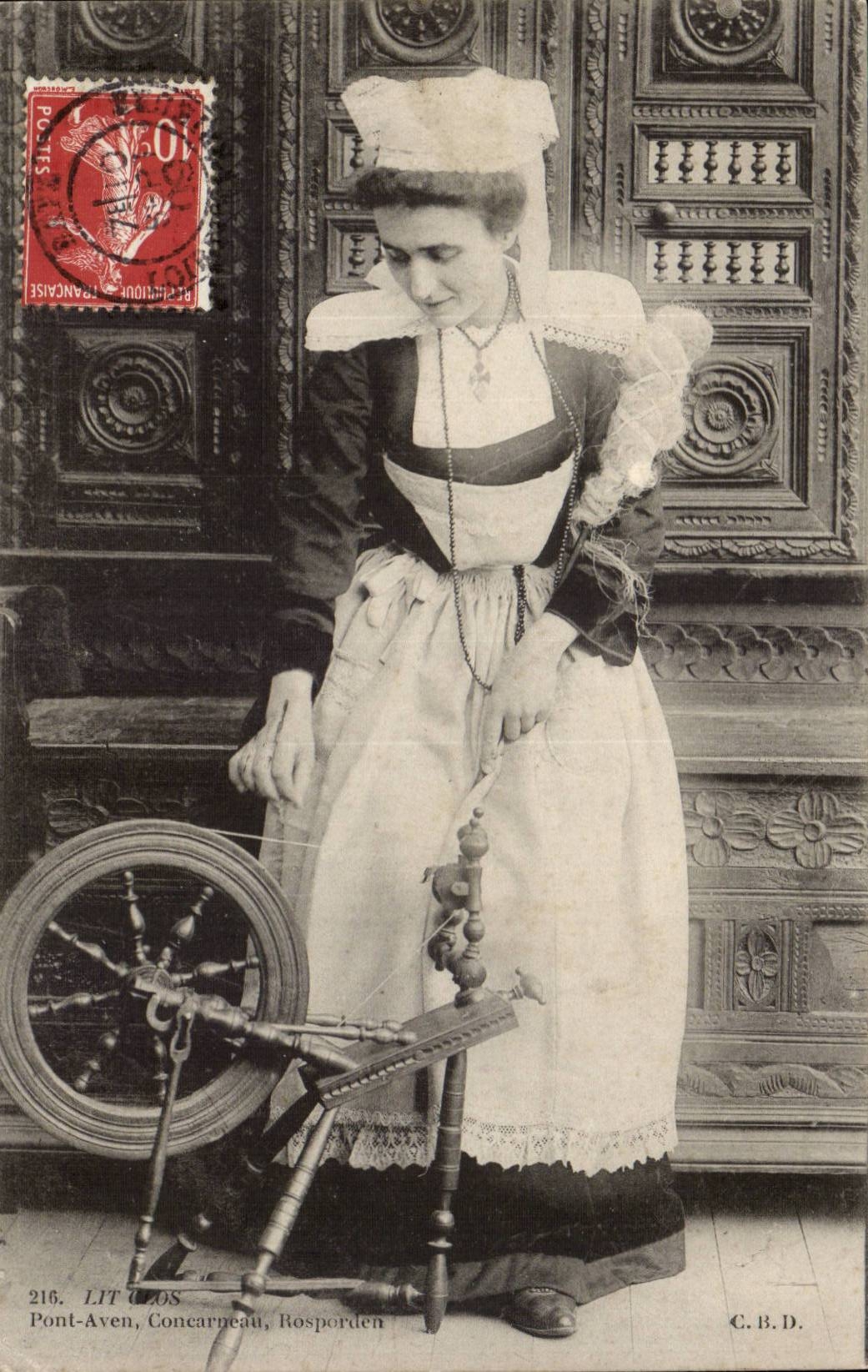 Pont Aven - Rouet - Spinning Wheel - Folklore - Costumes - Coiffure - CPA 