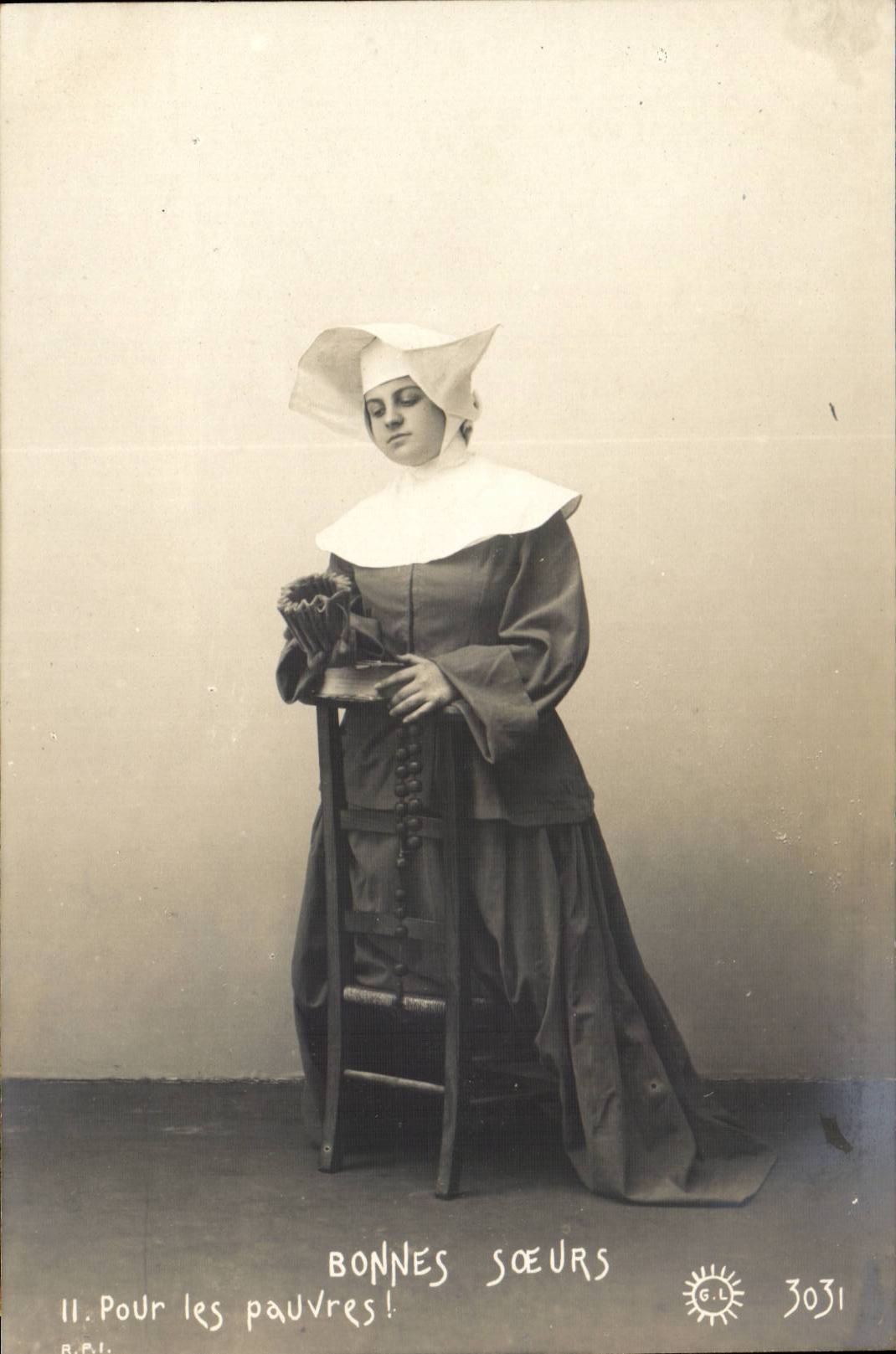Folklore - Costumes - Bonnes Soeurs pour les Pauvres - CPA 