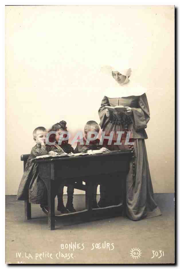 Folklore - Costumes - Bonnes Soeurs - La Petite Classe - CPA 
