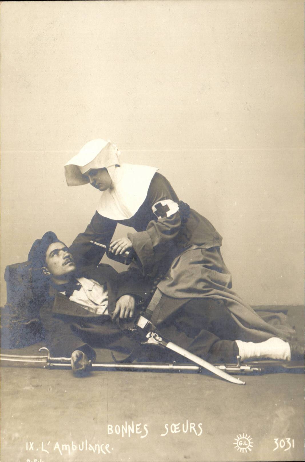 Folklore - Costumes - Bonnes Soeurs - L'Ambulance - CPA 