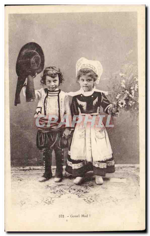 Folklore - Costumes - En Bretagne - Enfants - CPA 