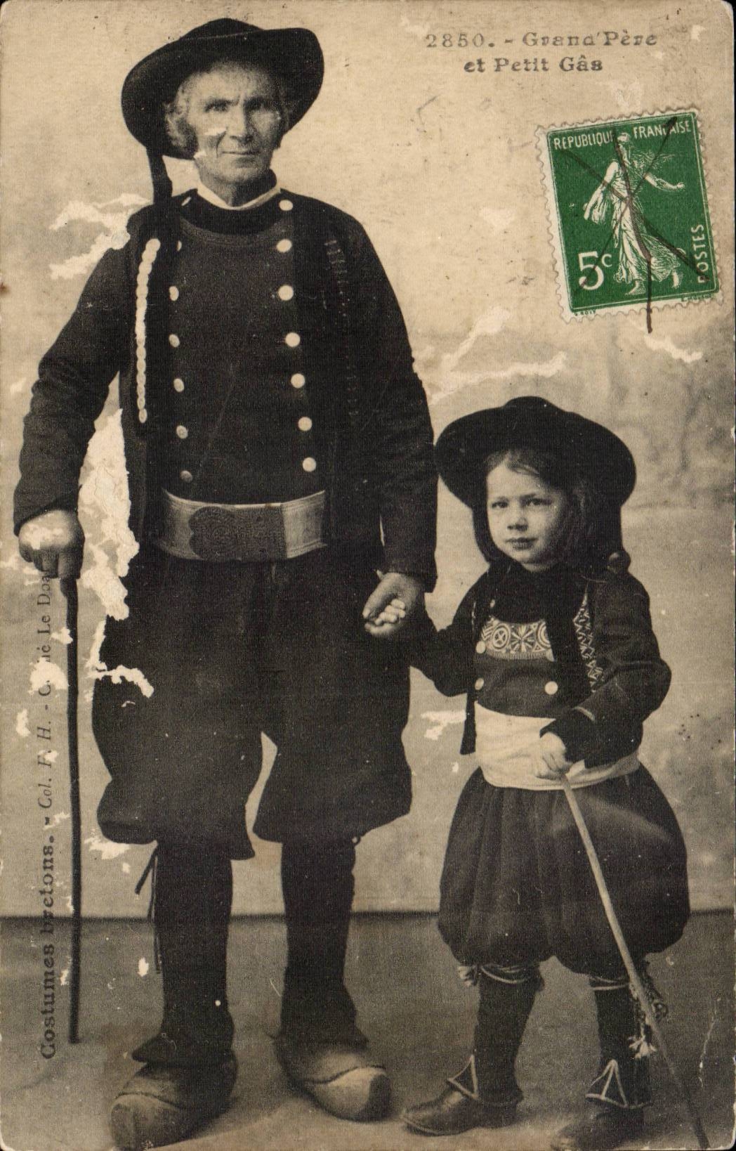 Folkore - Costumes - Grand pere et Petit Gas - Bretagne - CPA 