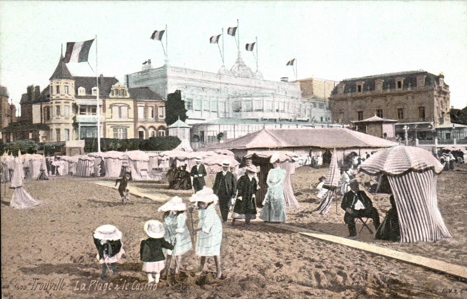 Trouville - la Plage et le Casino - Enfants - CPA 