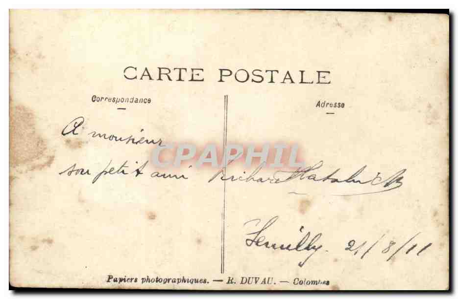 CARTE PHOTO Equitation Homme devant les box (chevaux horse cheval) — Rückseite