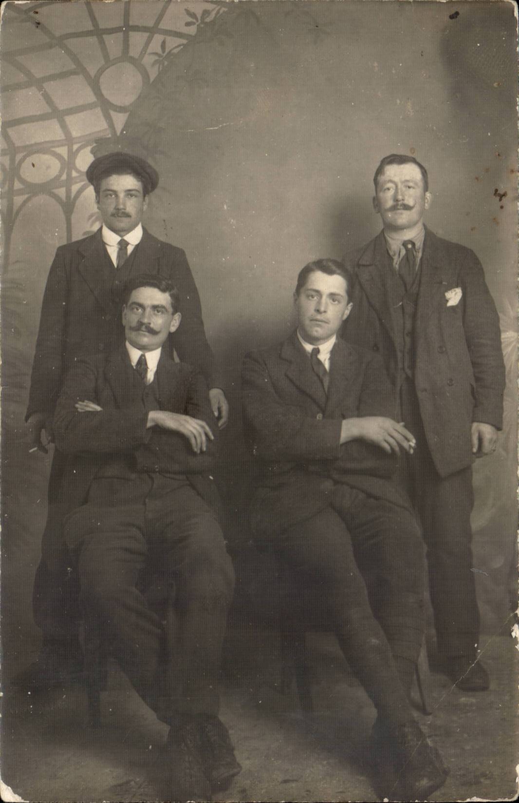 CARTE PHOTO Hommes (costume folklore)
