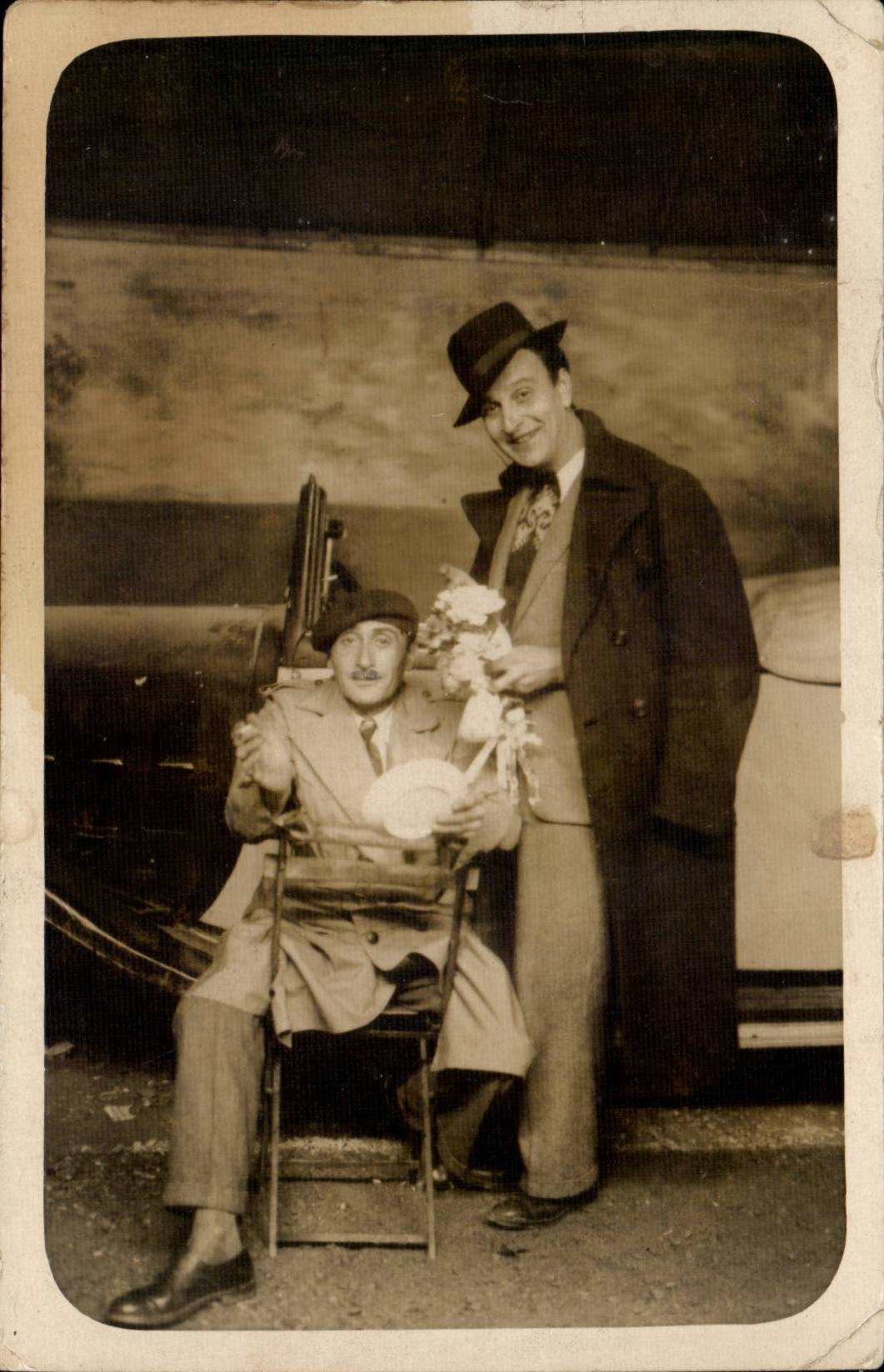 CARTE PHOTO Hommes et automobile