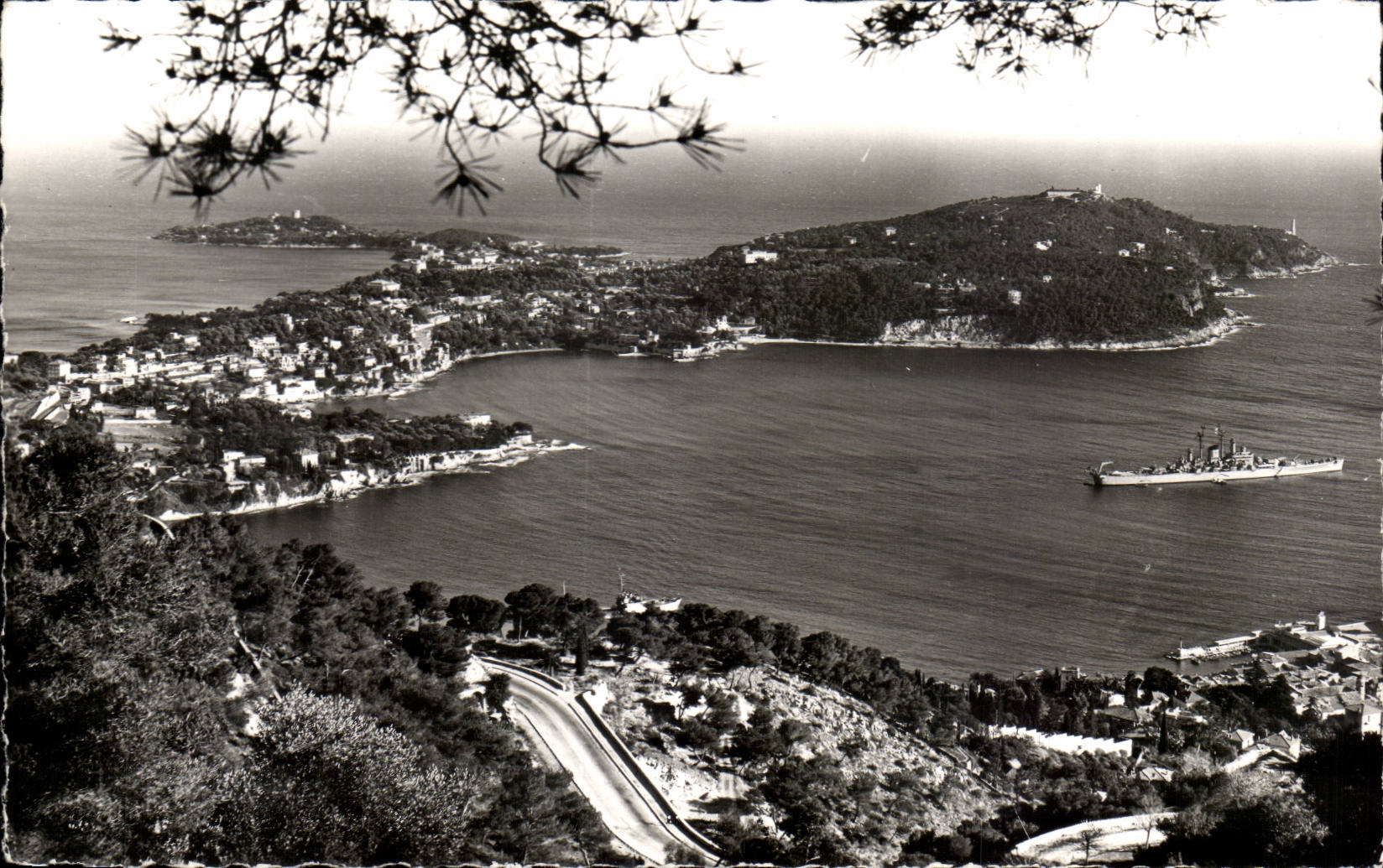 Vue sur la baie et le Cap Ferrat — Villefranche — Éditeur H. Heurais