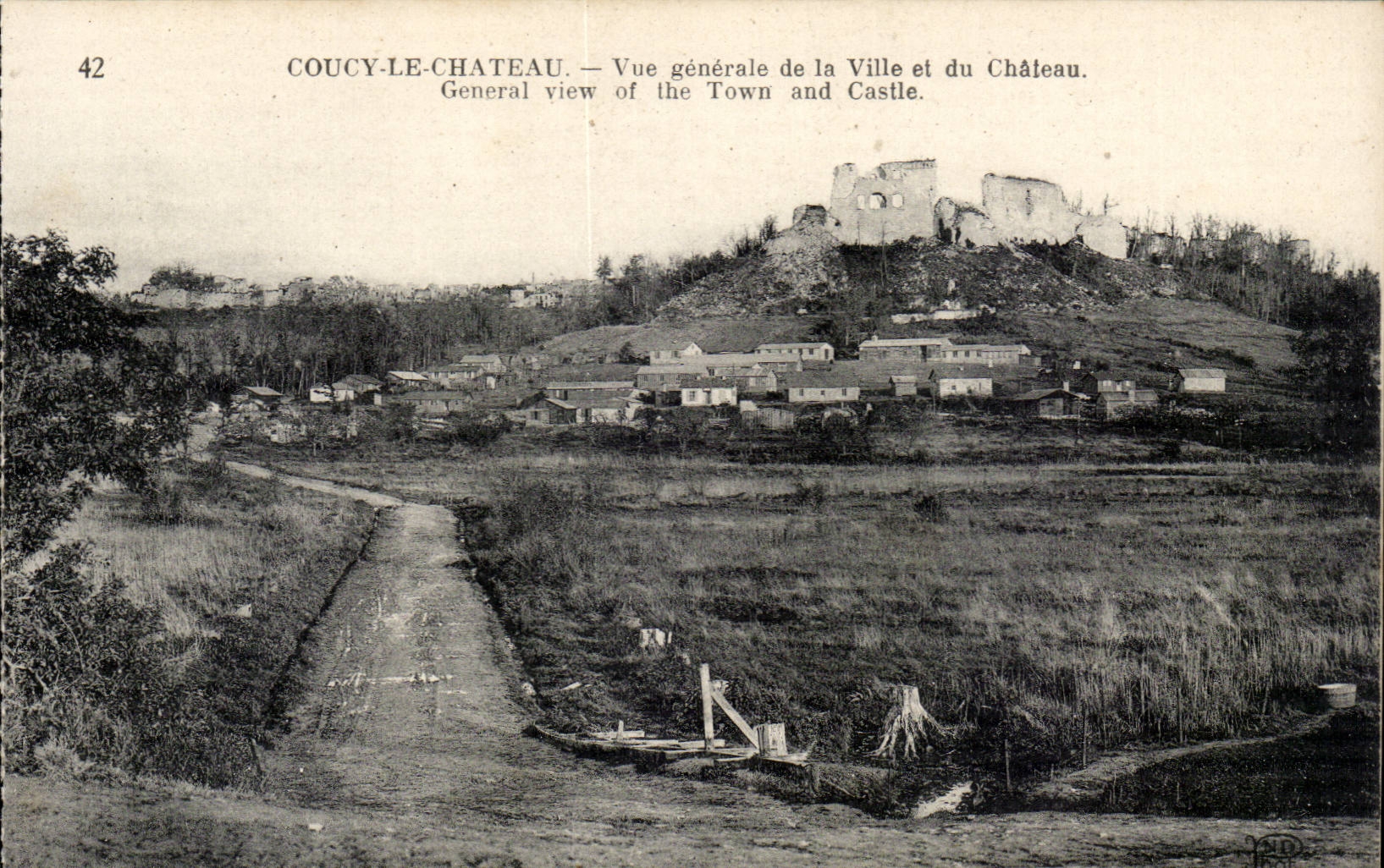 Coucy le Chateau - Vue Generale de la Ville et du Chateau - CPA 