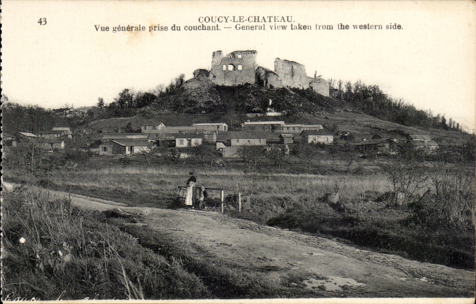 Coucy-le-Château — Vue générale prise du couchant — éditeur Naurouin Frères, Paris