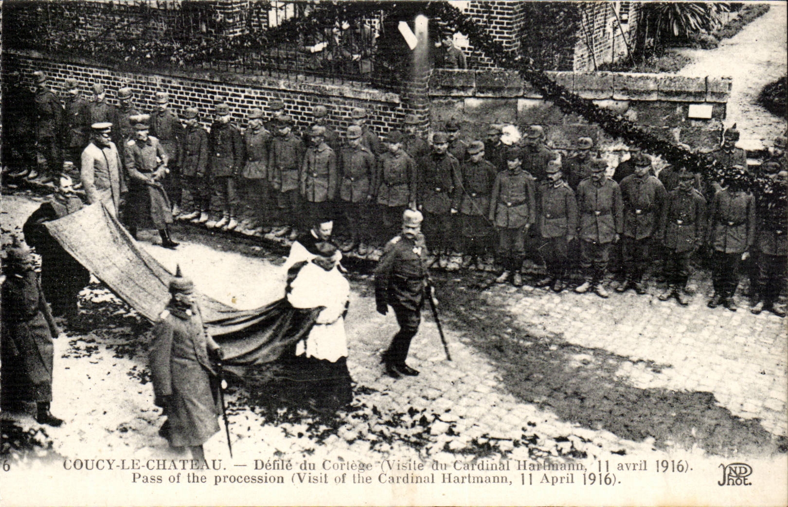 Coucy-le-Château — Défilé du cortège (Visite du Cardinal Hartmann, 11 avril 1916) — JND Hol.
