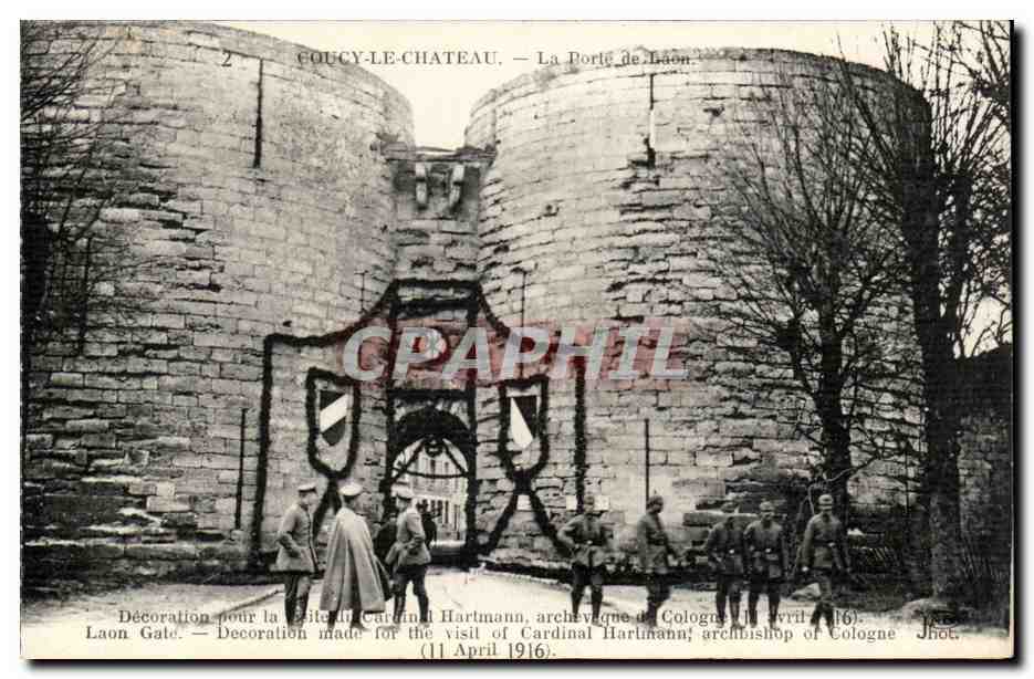 Coucy-le-Château — La Porte de Laon — Décoration pour la visite du Cardinal Hartmann, archevêque de Cologne, 11 avril 1916