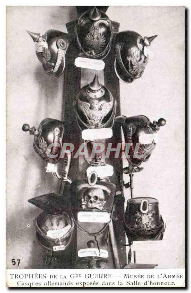 Trophes - Miitaria - Musee de l'Armee - Casques Allemands exposes dans la salle d'honneur CPA 