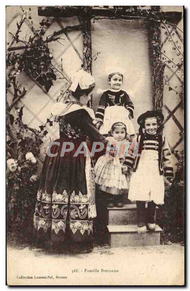 Fantaisie - Folklore - Costumes - Famille Bretonne - CPA 