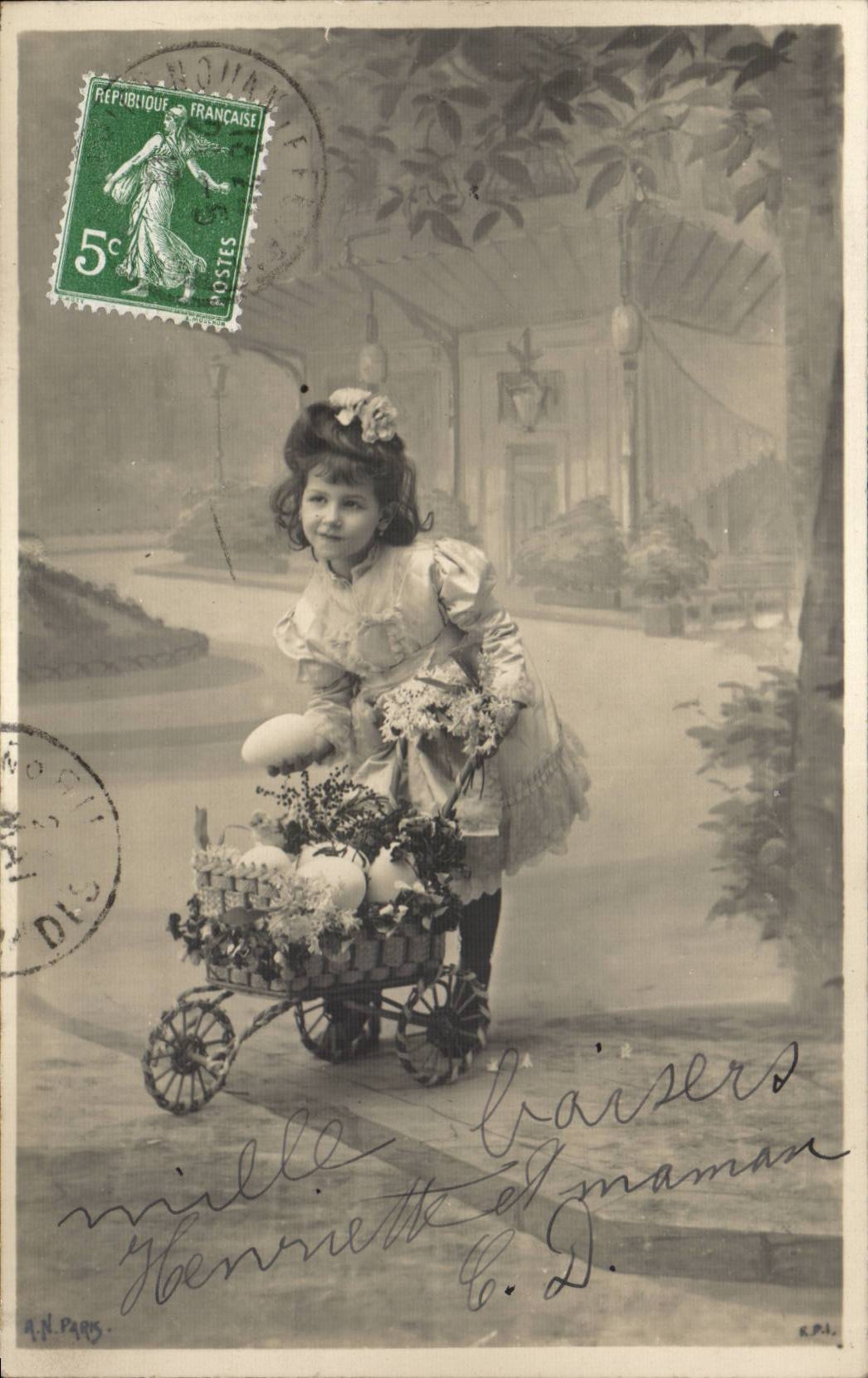 Fantaisie - Enfant - Darling girl with knowing smirk - CPA 