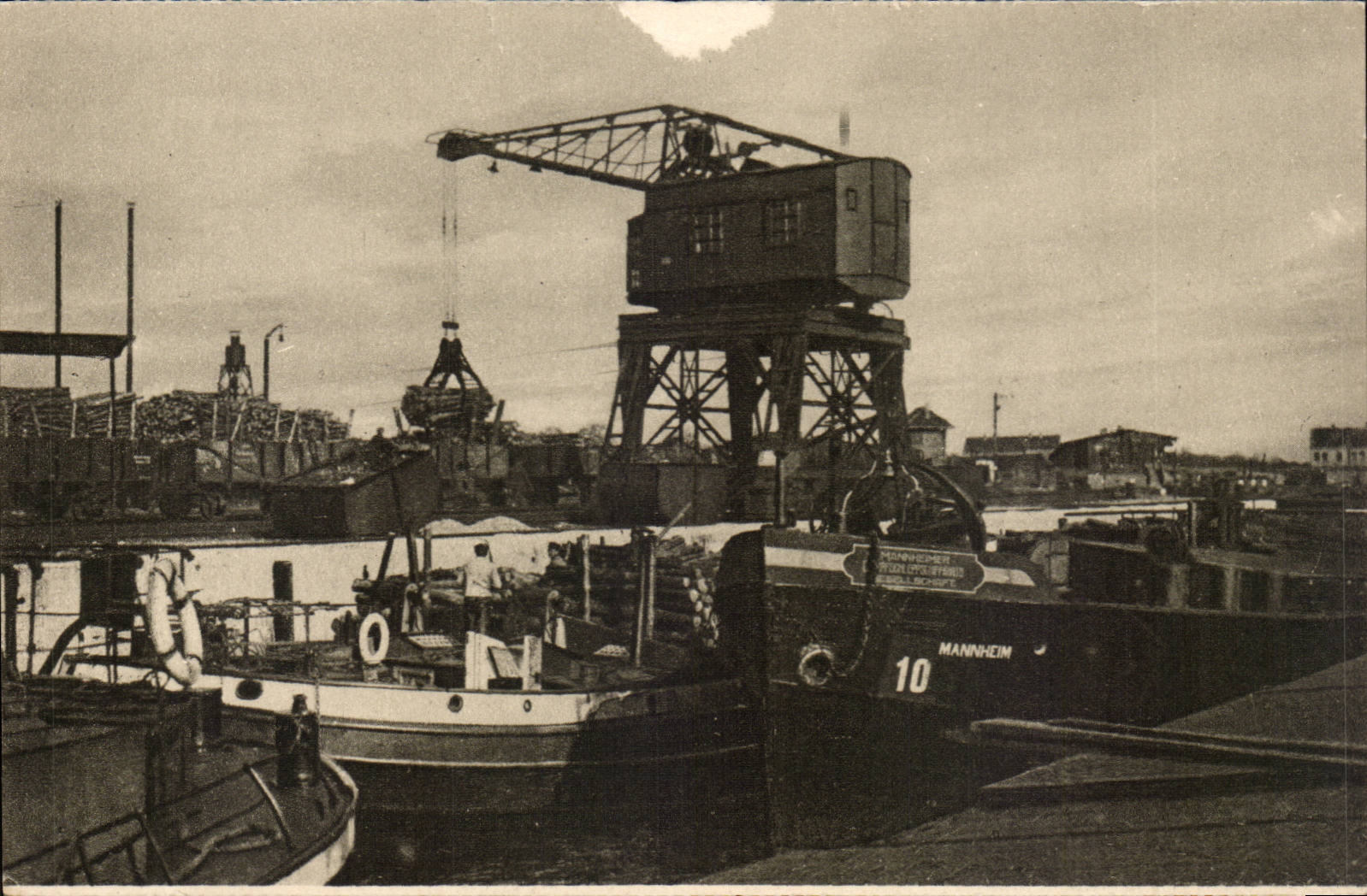 Mannheim — Port de Mannheim — Éditeur P. Reinges, Essen, n° 8