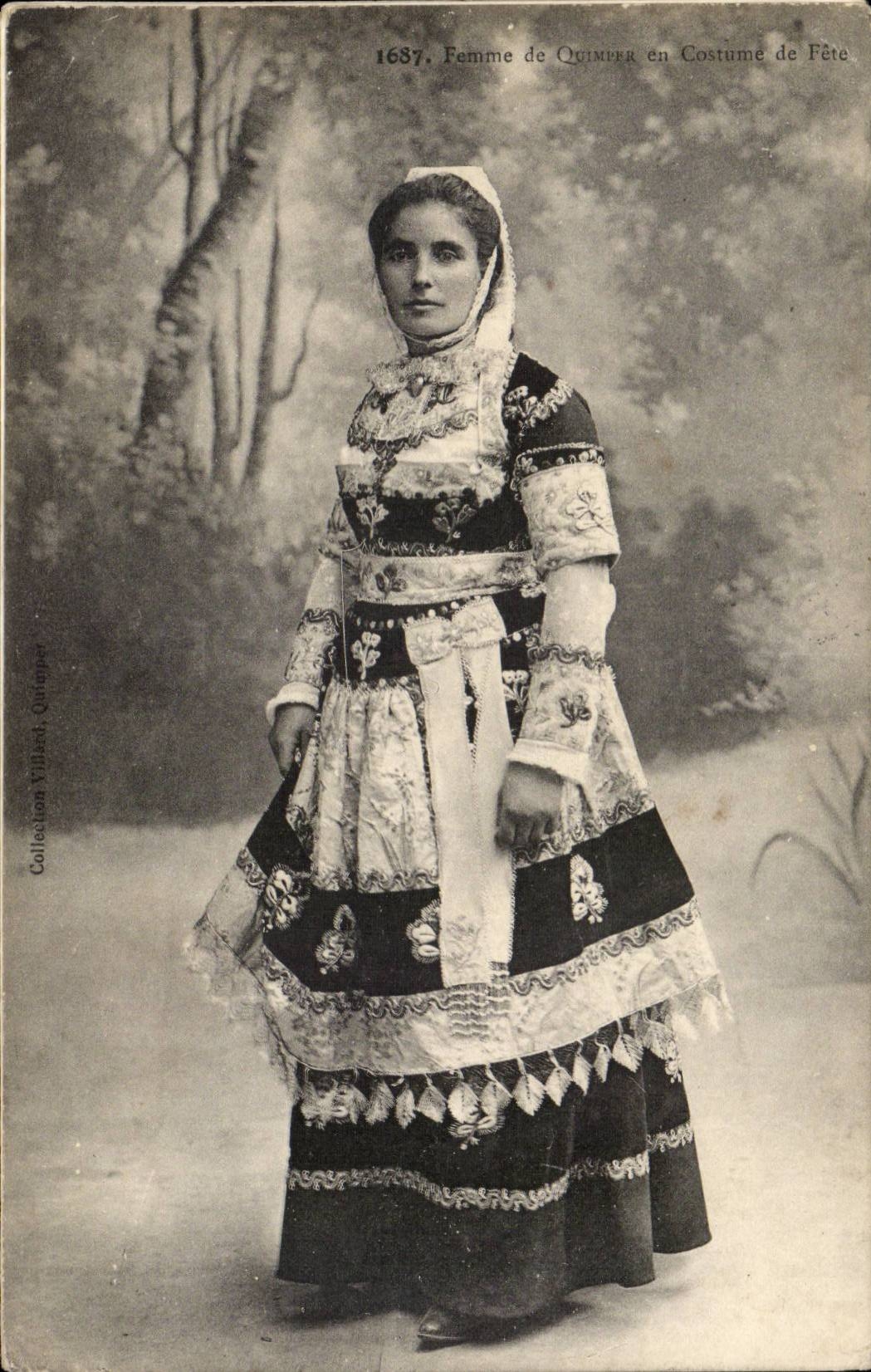 CPA Folklore Femme de Quimper en costume de fete