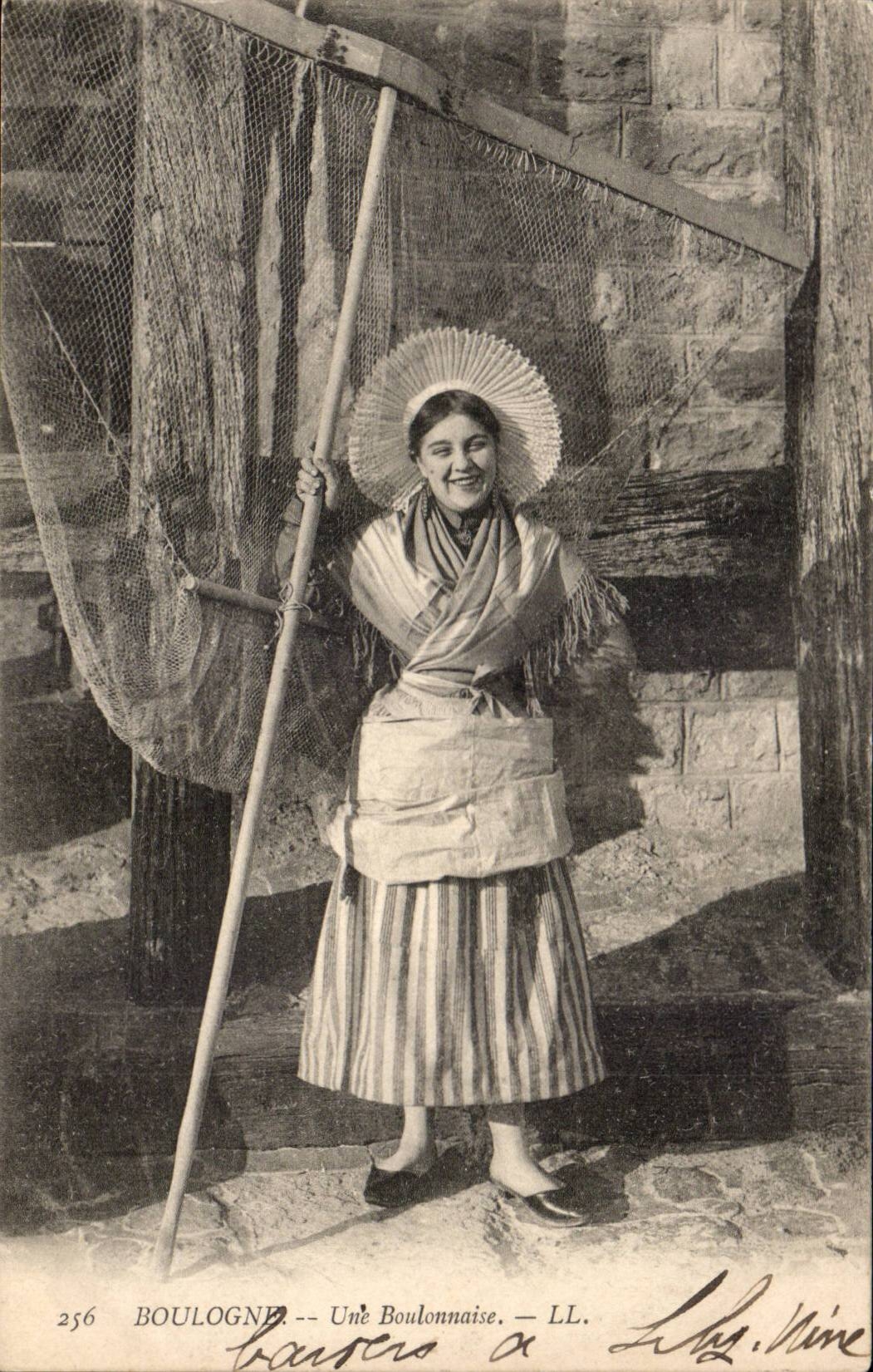 Boulogne sur Mer - Femme - Fantaisie - Jeune Boulonnaise CPA 