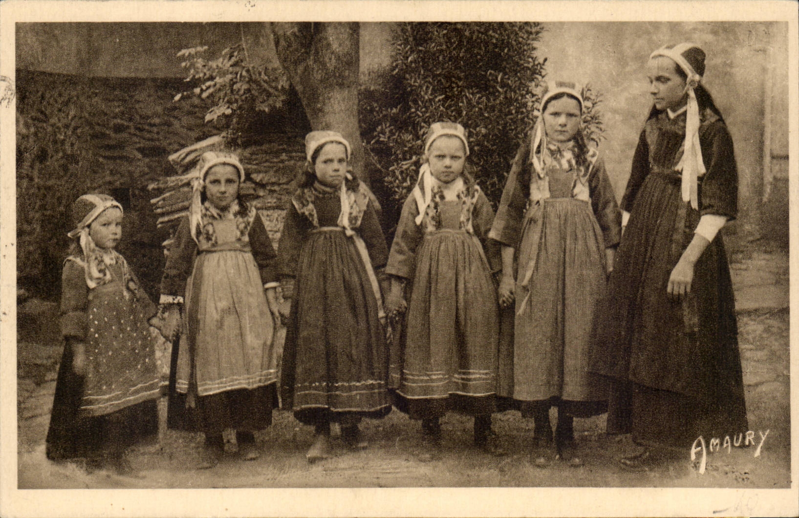 Folklore - Costumes - Fantaisie - Enfants - Jeunes Filles - CPA 