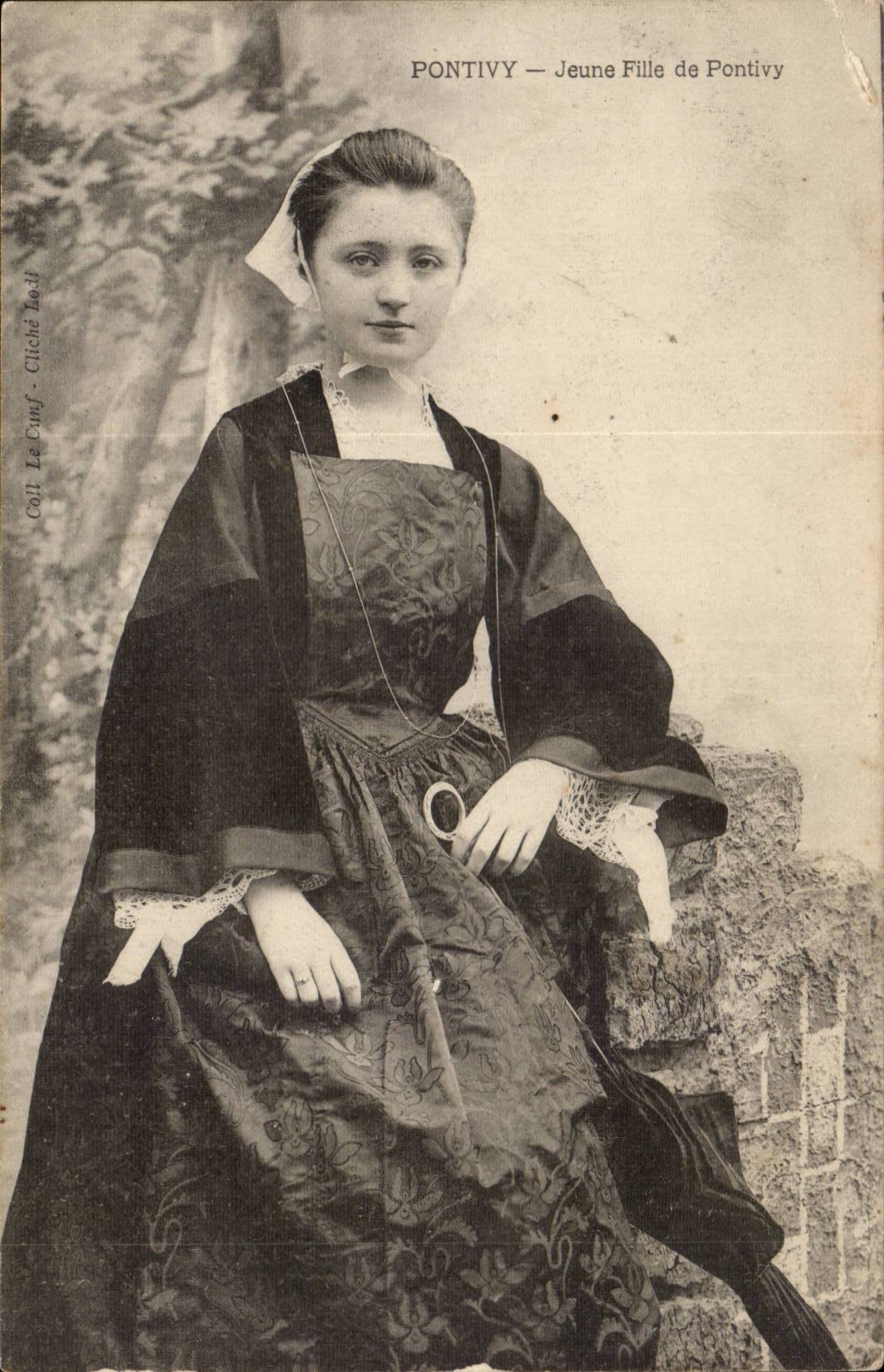 Pontivy — Jeune Fille de Pontivy — Coll. Le Cunf, Cliché Héloïs