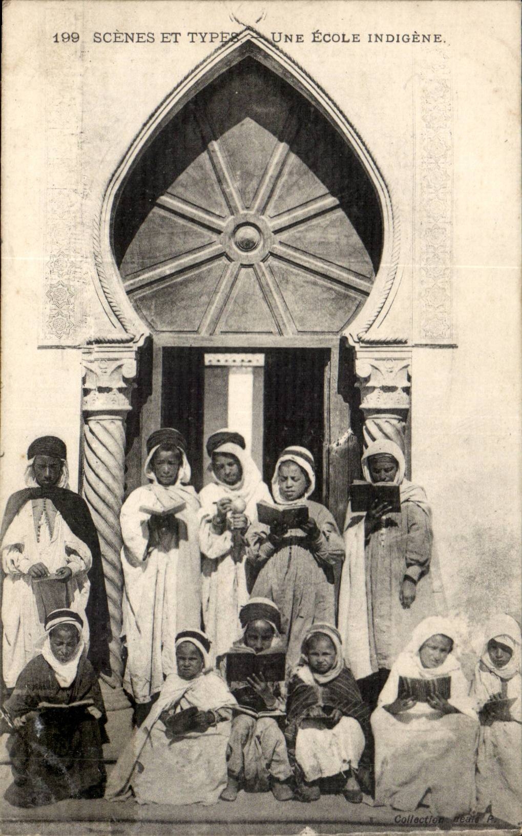 Folklore - Costumes - Scenes et Types - Une Ecole Indigene - CPA 