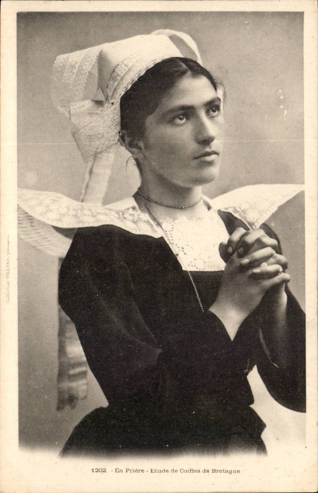 Jeune femme en prière — Étude de coiffes bretonnes — Collection Tilhano, n°1202