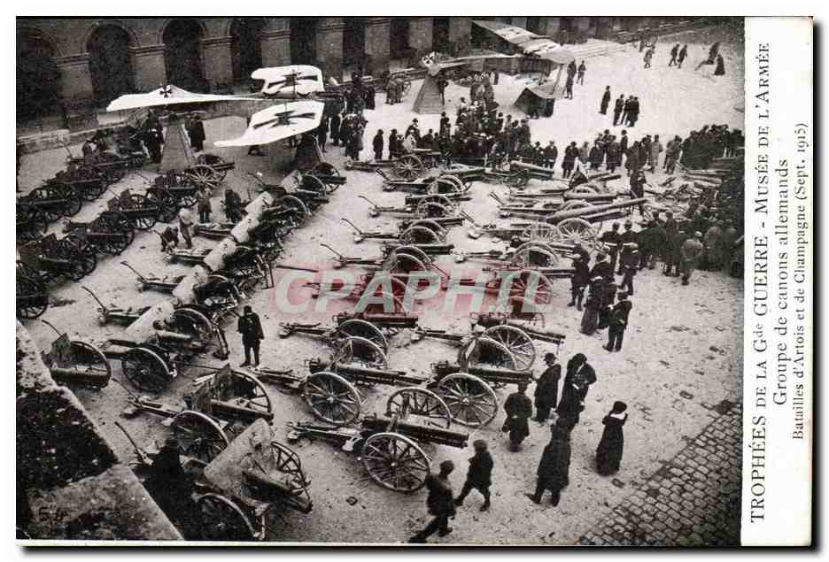 Guerande - Musee de l'Armee - Groupe de Canons Allemands - Militairia - Guerre CPA 
