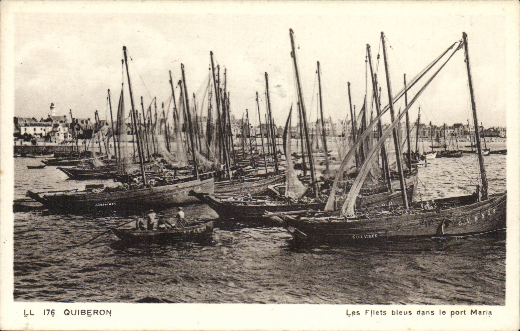 Quiberon - Les filets bleus dans le port Maria - CPA 