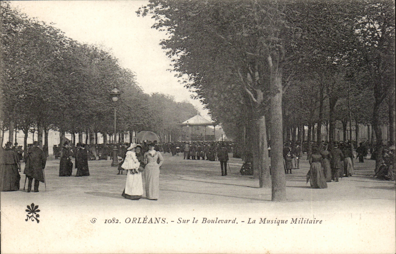 Orleans - Sur le Bouleavard - La Musique Militaire - CPA 