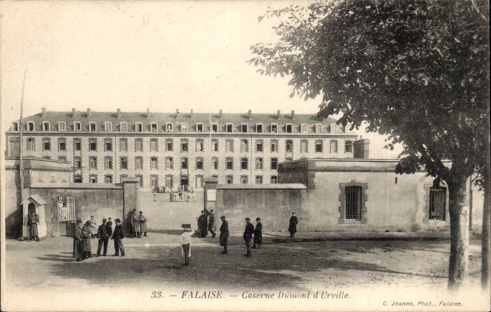 Falaise — Caserne Dumont d'Urville — C. Jeanne, Phot., Falaise