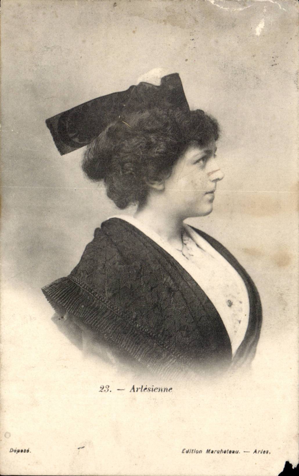Arlésienne — Édition Marchetou — Arles
