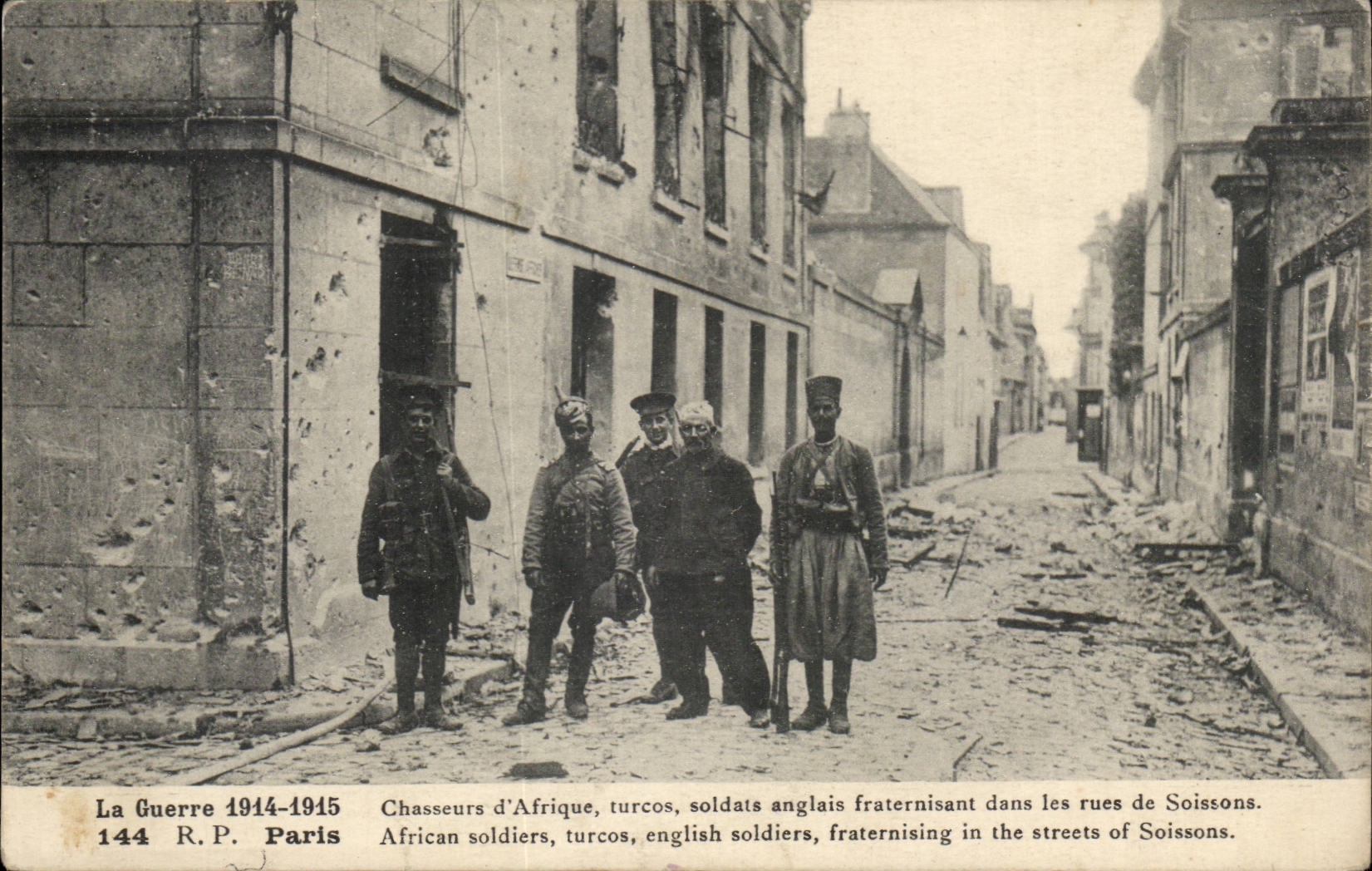 Cazadores de África, turcos, soldados ingleses fraternalizando — Soissons — R.P. Paris n°144