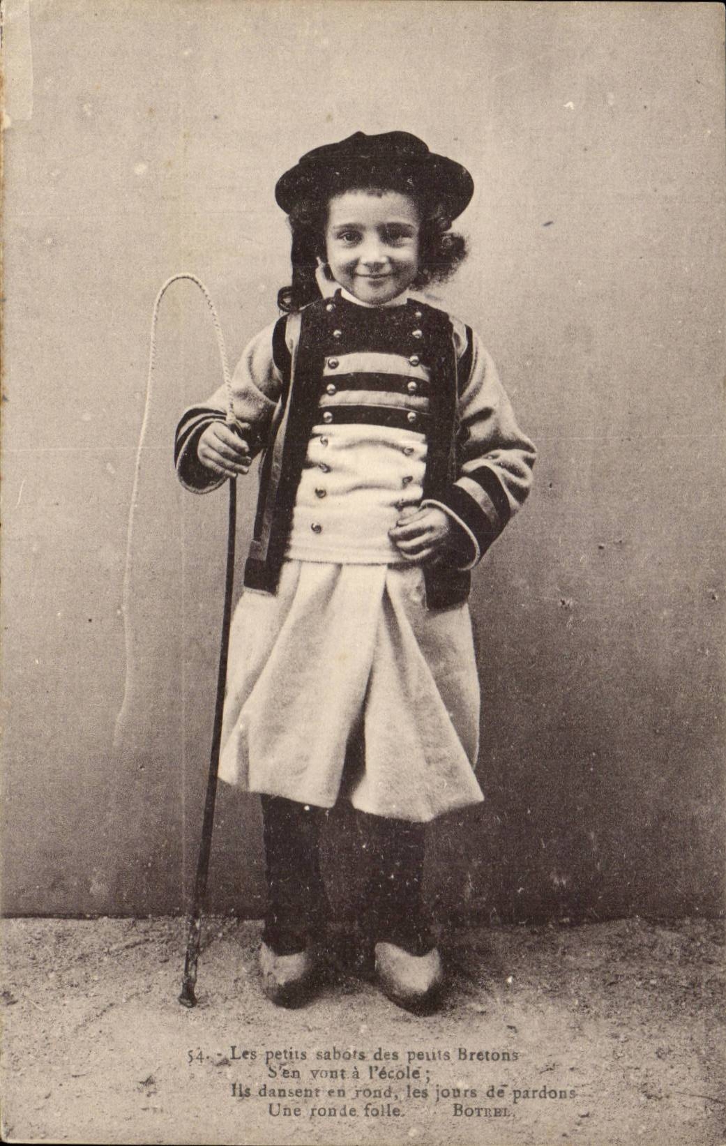 Fantaisie - enfant - sabots - folklore - costumes CPA 