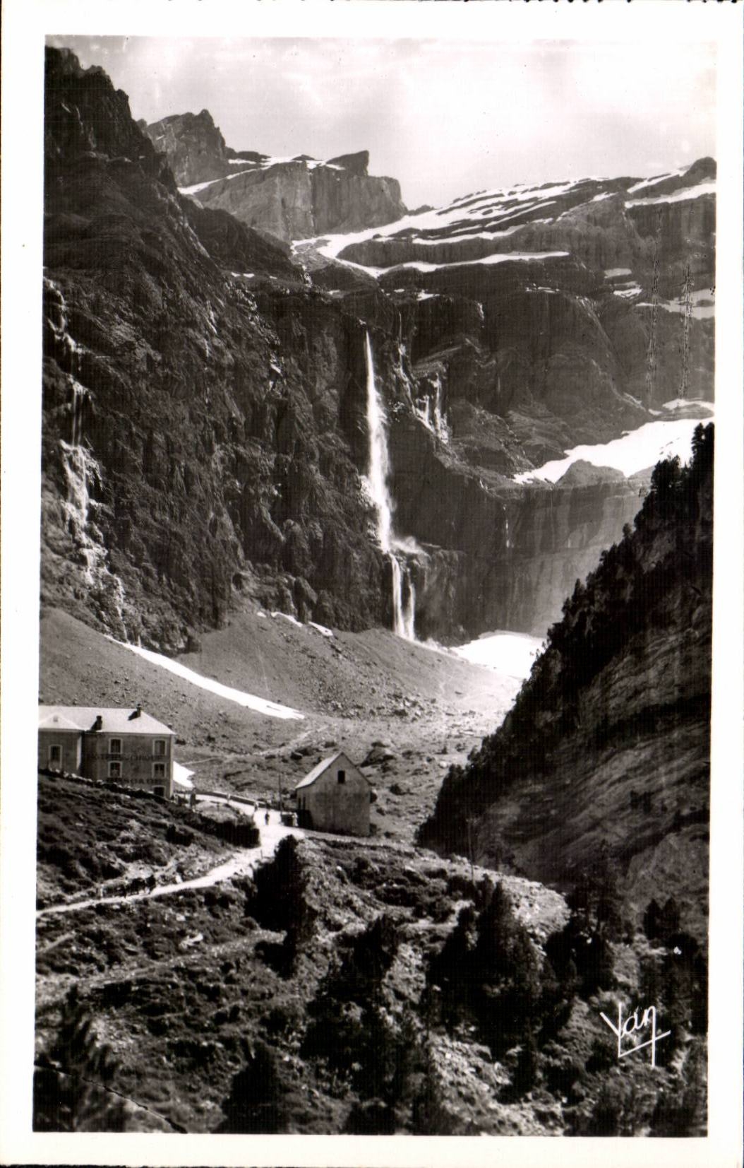 Gavarnie - La Grande Cascade et L'Hotel du Cirque - CPA 