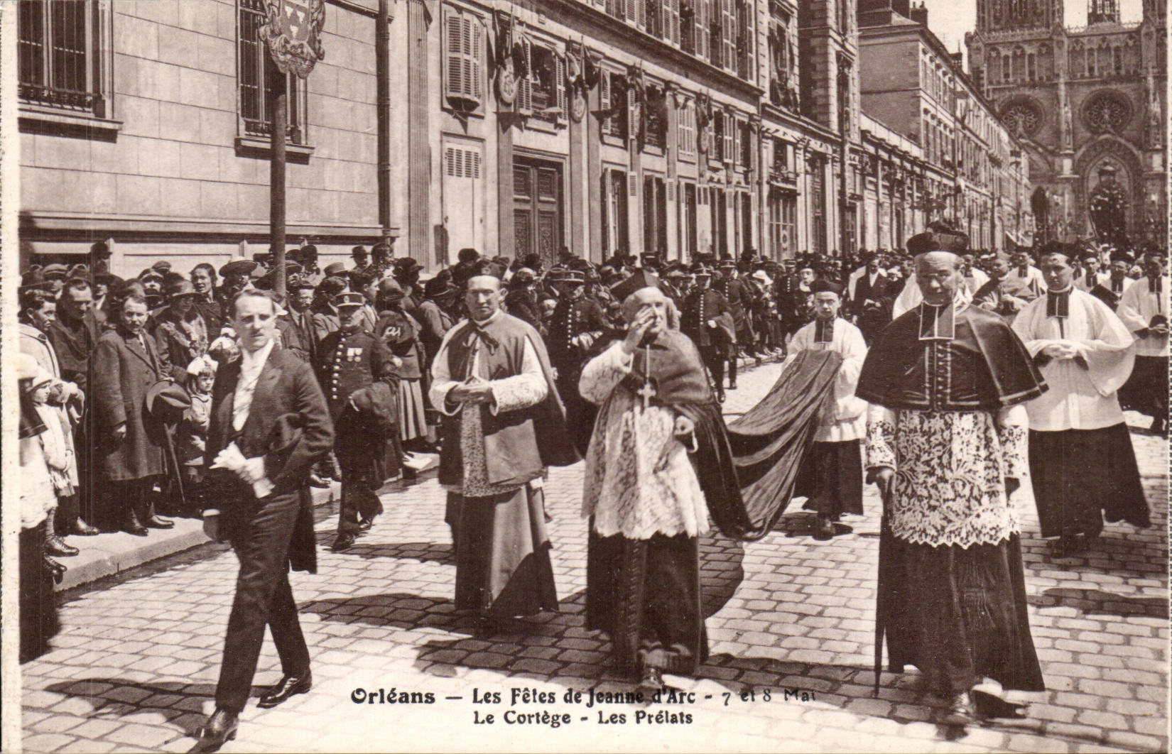 Orléans — Les Fêtes de Jeanne d'Arc — 7 et 8 Mai — Le Cortège — Les Prélats
