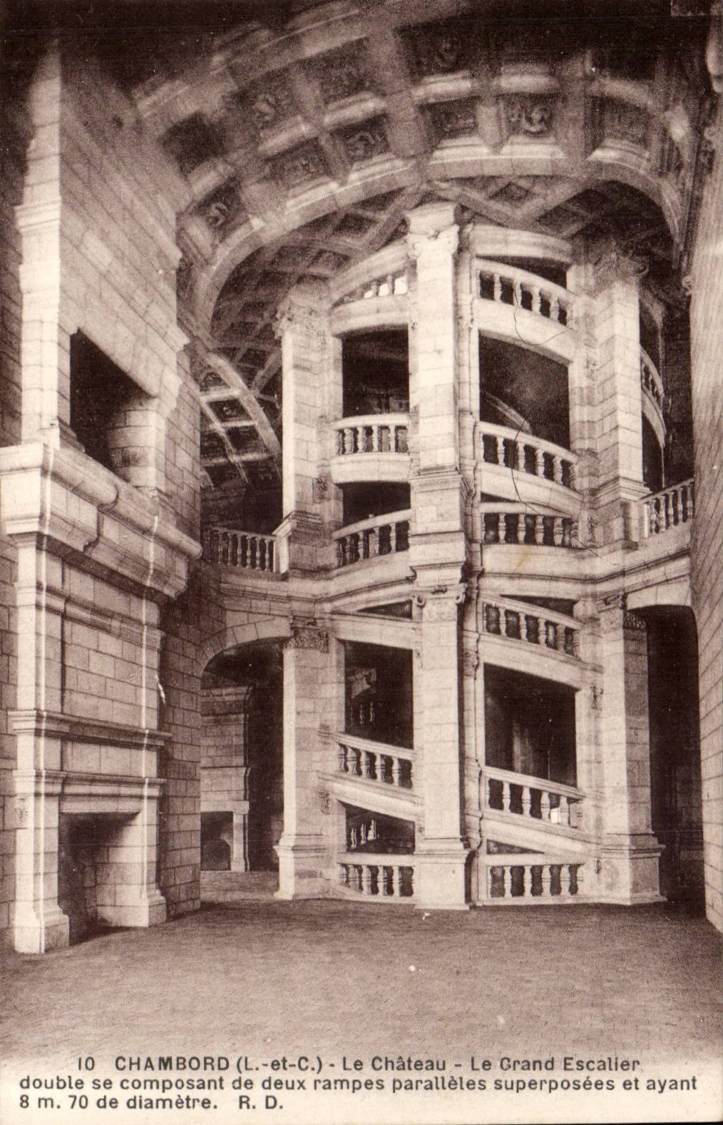 Chambord - Grand Escalier - Le Chateau CPA 