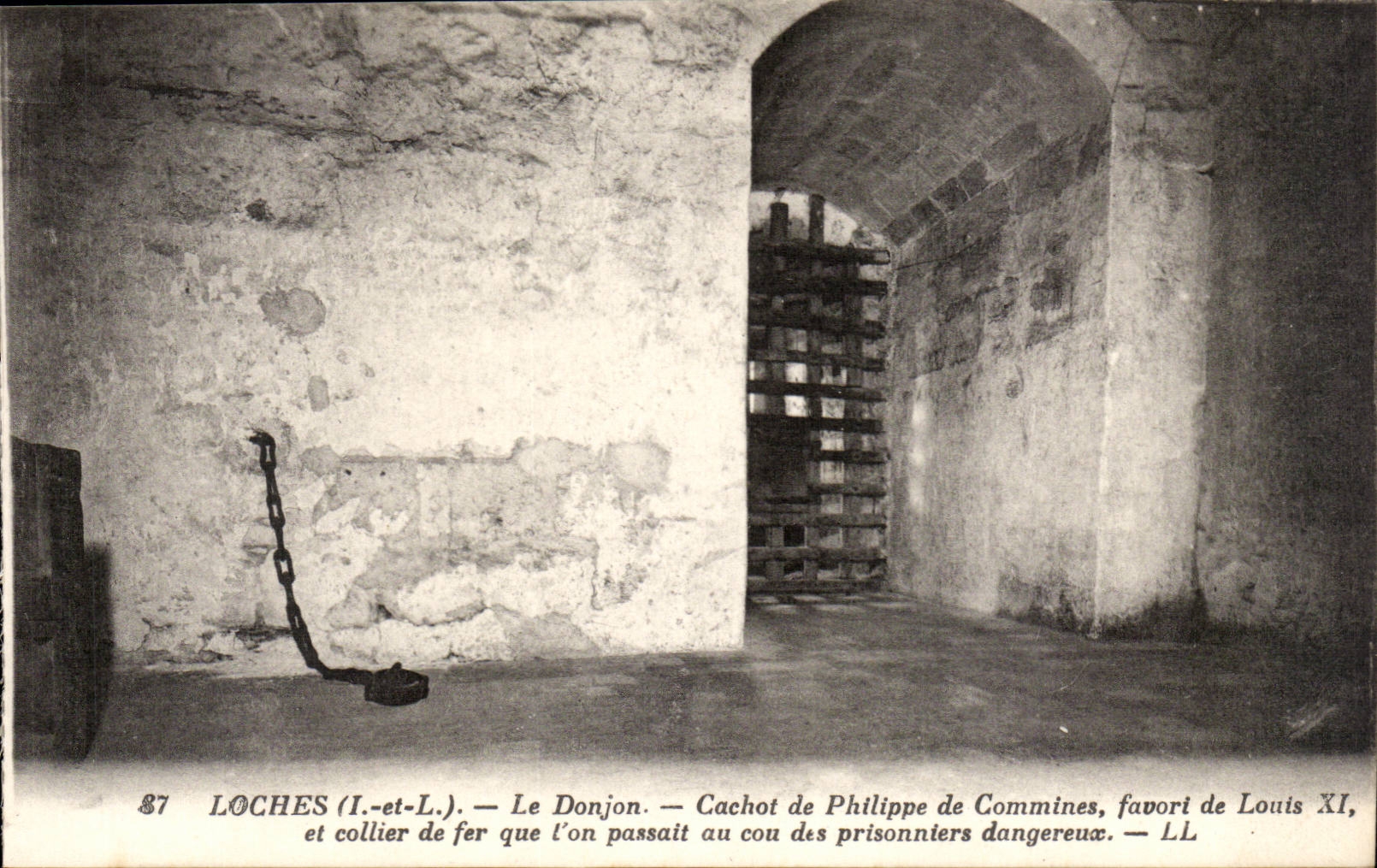 Loches - Le Donjon - Cachot de Philippe de Commines - le favoris de Louis Xi - et collier de fer - CPA 