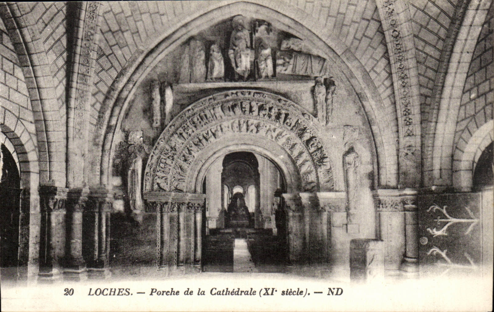 Loches - Porche de la Cathedrale - CPA 