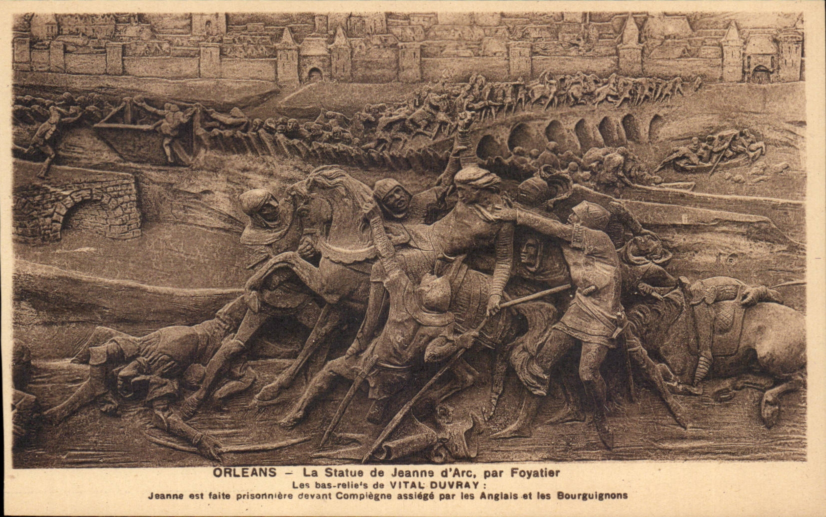 Orleans - Le Statue de Jeanne d'Arc par Foyatier - faites Prisonniere devant compiegne Le Bas Relief - CPA 