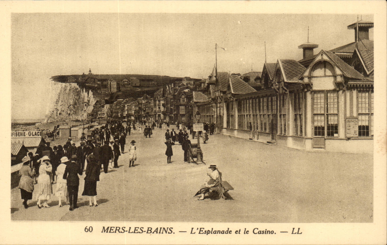 Le Treport - L'Esplanade et le Casino - CPA 