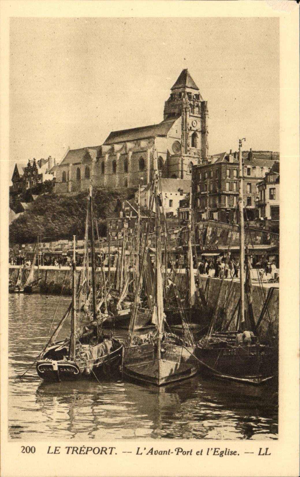 Le Treport - L'Avant Port et l'Eglise - CPA 