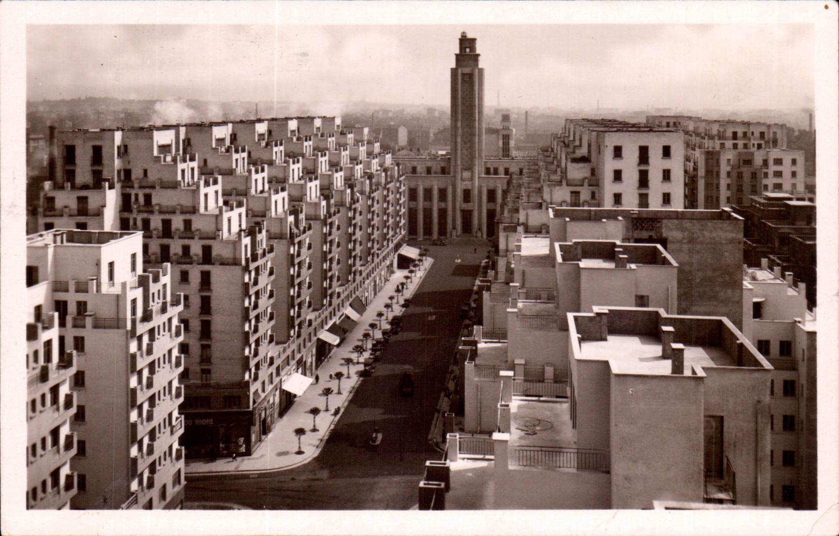 Lyon - Villeurbanne - Les nouvelles cites - Vue ver l'hotel de Ville - CPA 