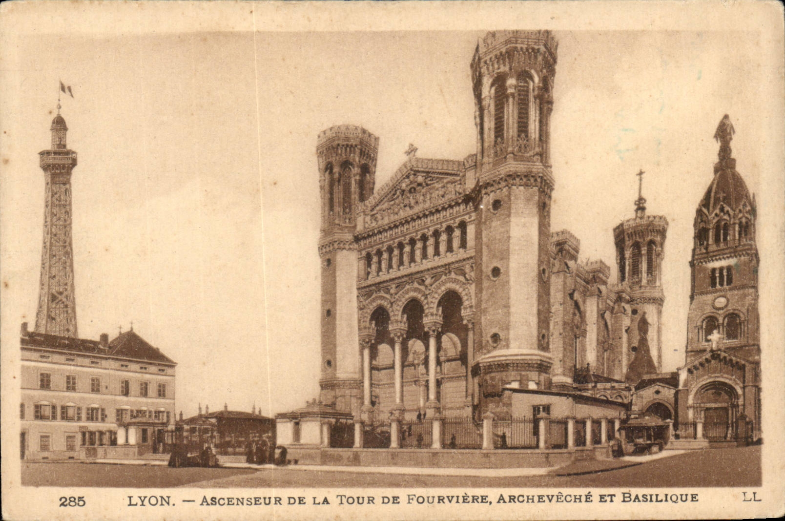 Lyon - Ascenseur de la Tour de Fourvieres - Archeveche et Basilique - CPA 
