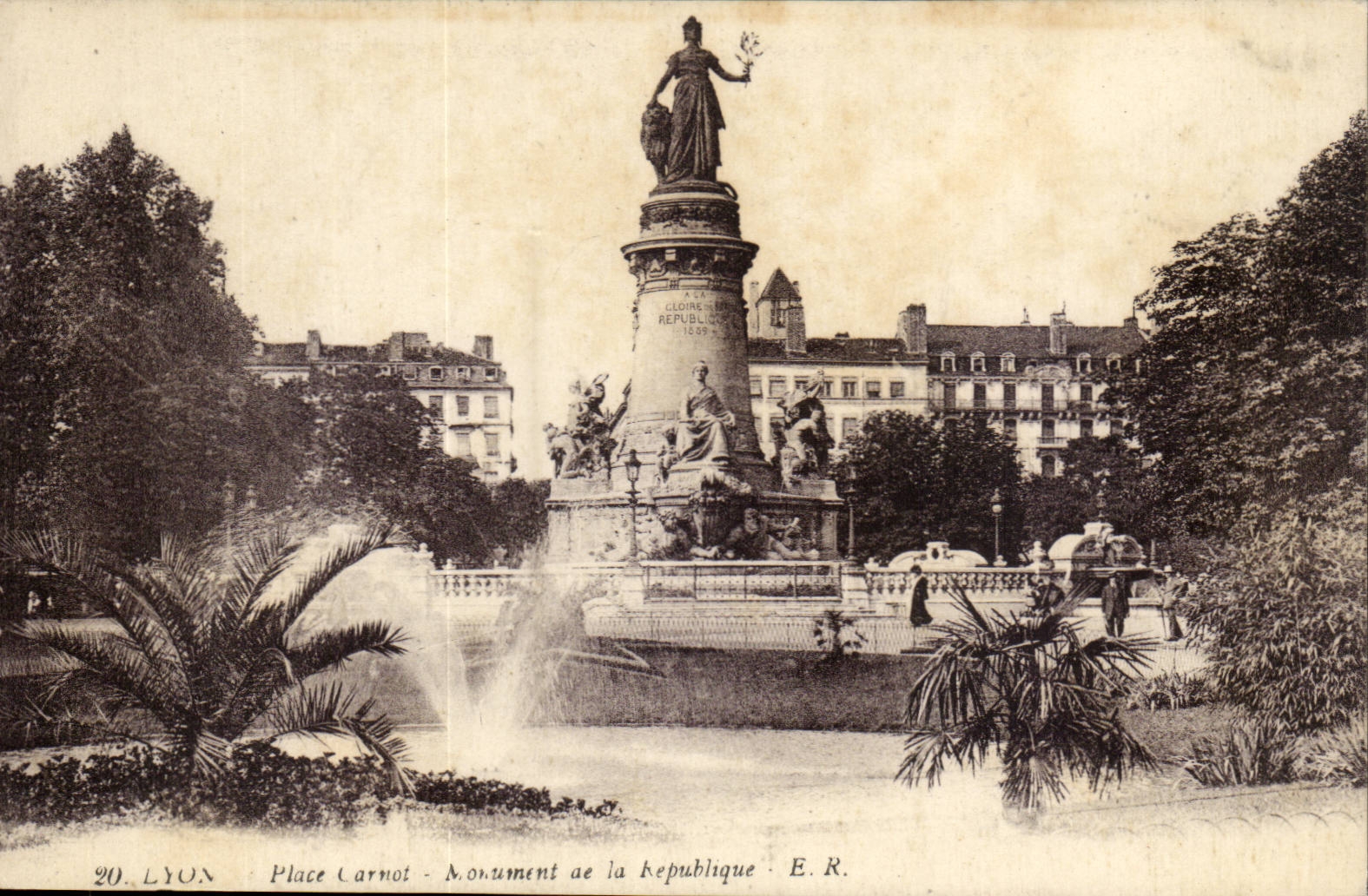 Lyon - Place Carnot - Monument de la Republique - CPA 