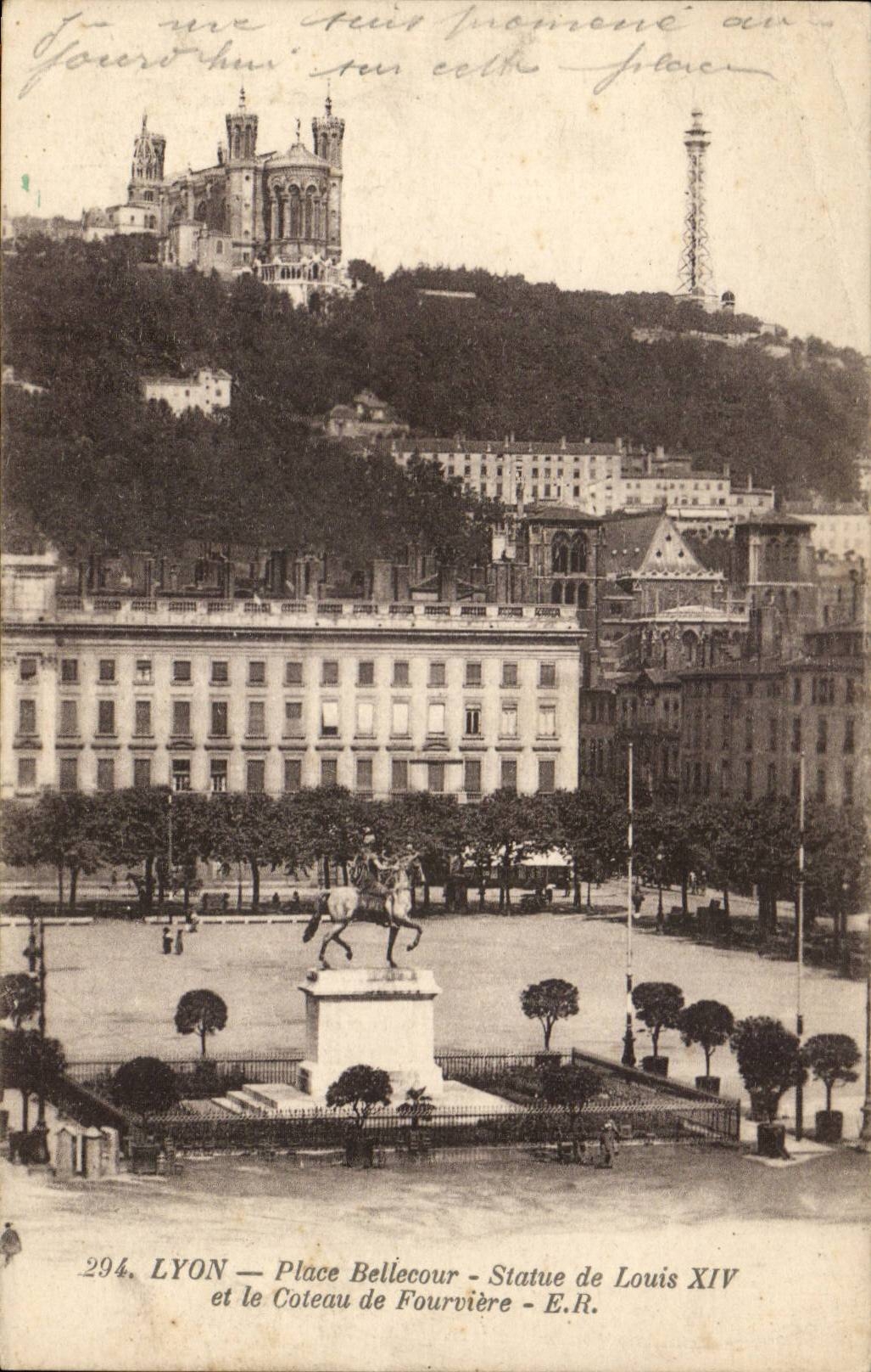 Lyon - Place Bellecour Statue de Louis XIV - CPA 