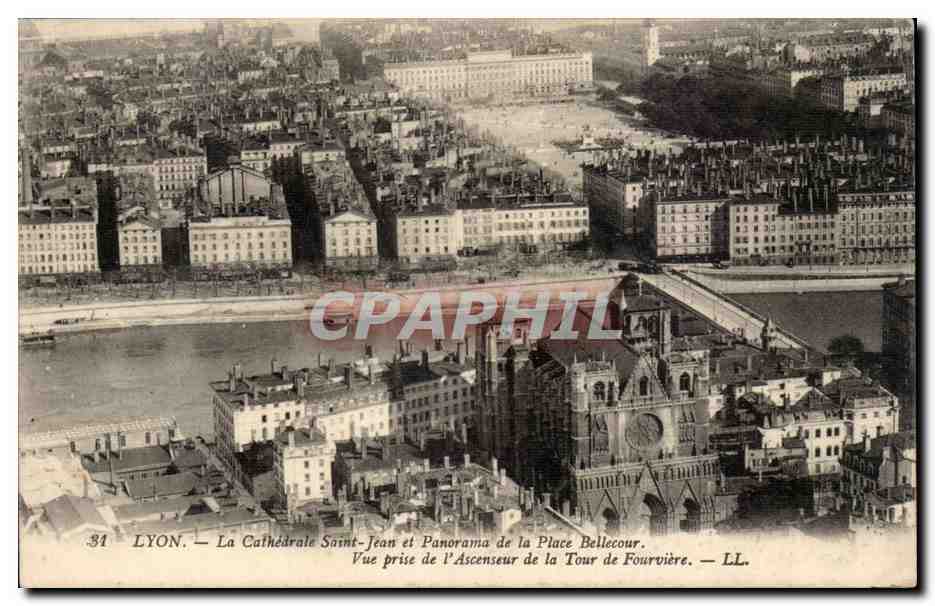 Lyon - La Cathedrale Saint Jean et Panorama de la Place Bellecour - CPA 