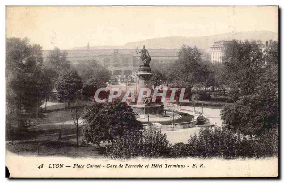 Lyon - Place Carnot Gare de Perrache et Hotel Terminus - CPA 