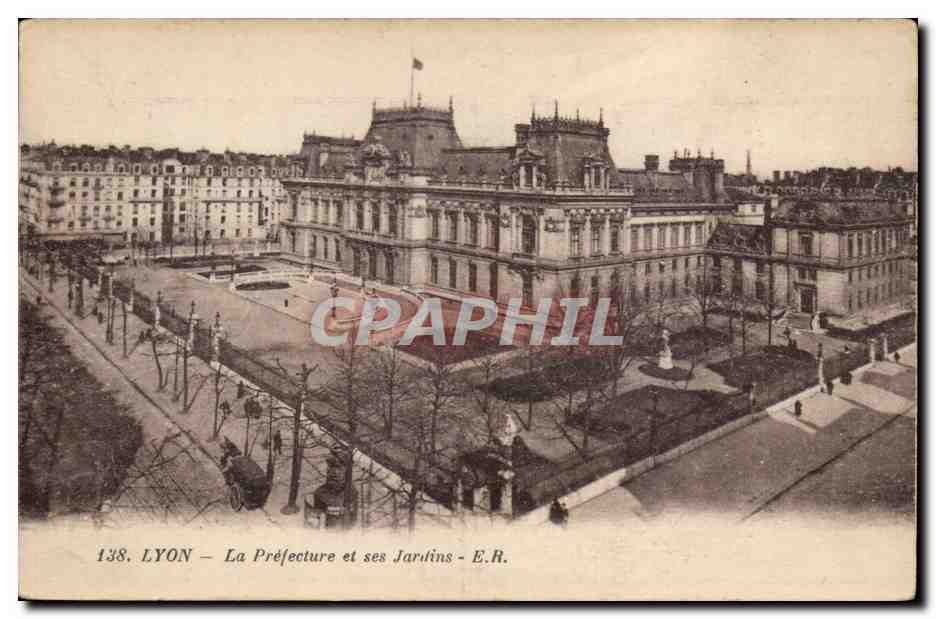 Lyon - La Prefecture et les Jardins - CPA 
