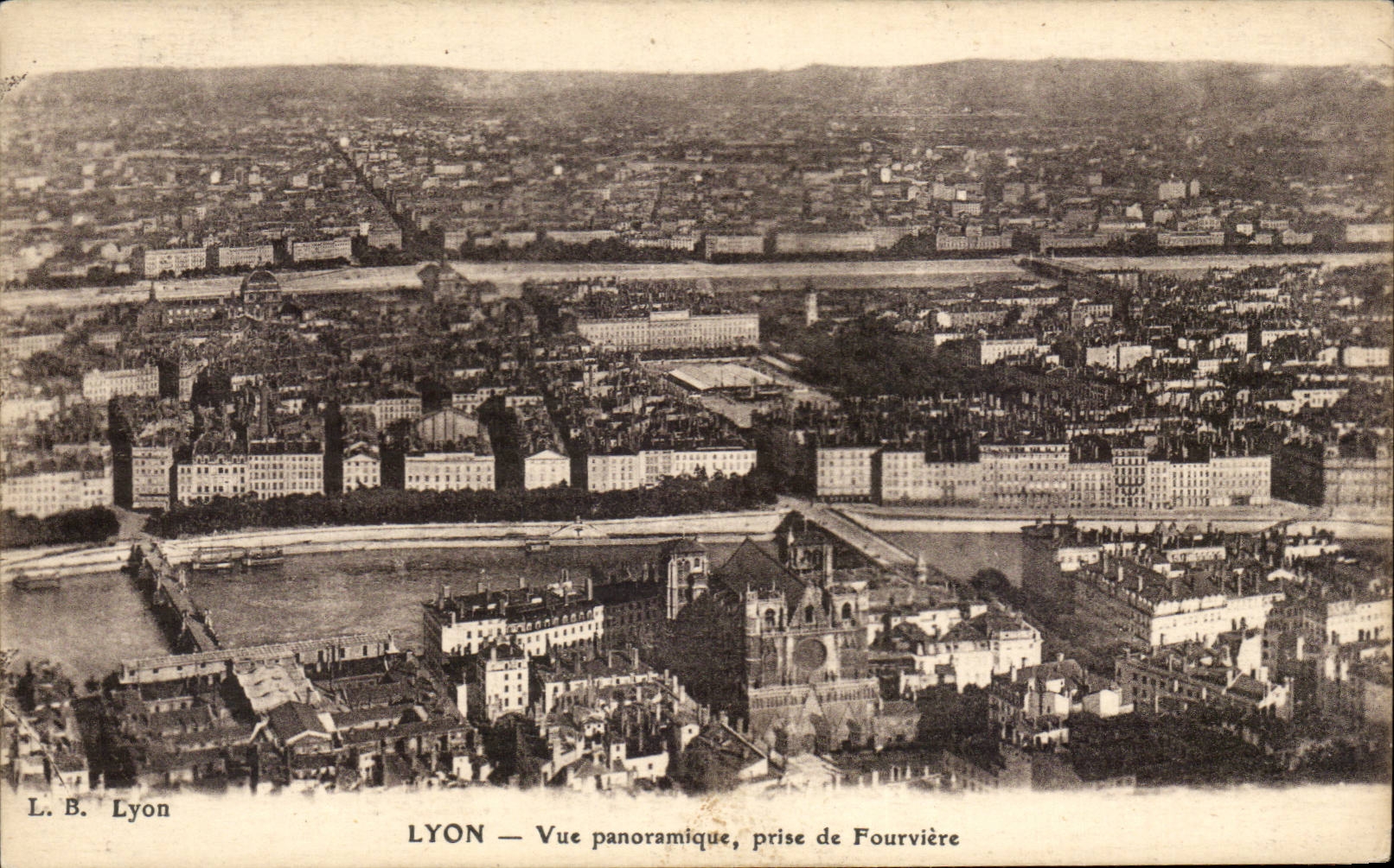 Lyon - Vue Panoramique prise de Fourviere - CPA 