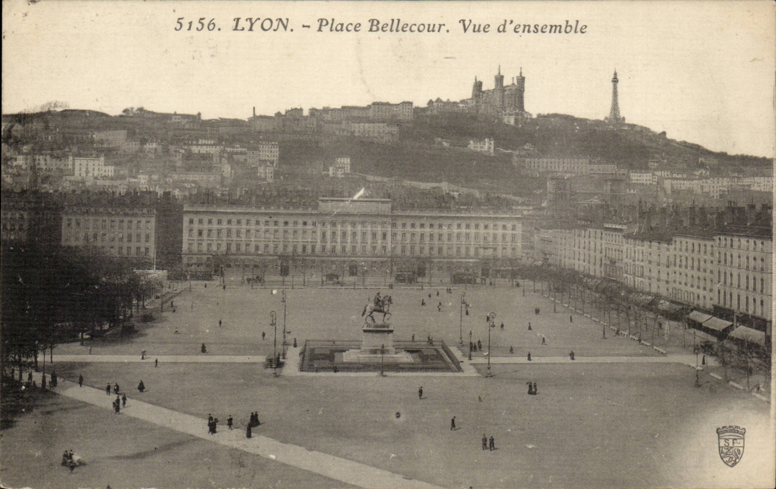 Lyon - Place Bellecour - Vue d'Ensemble - CPA 