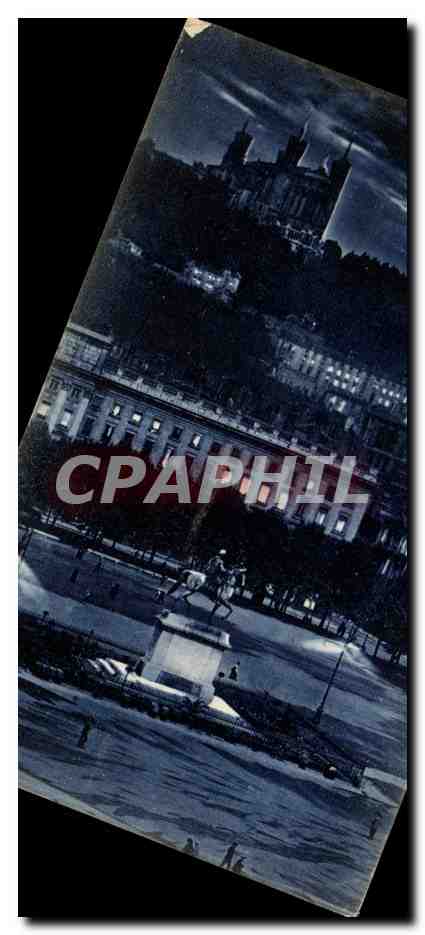 Lyon - Place Bellecour - La Nuit - CPA 